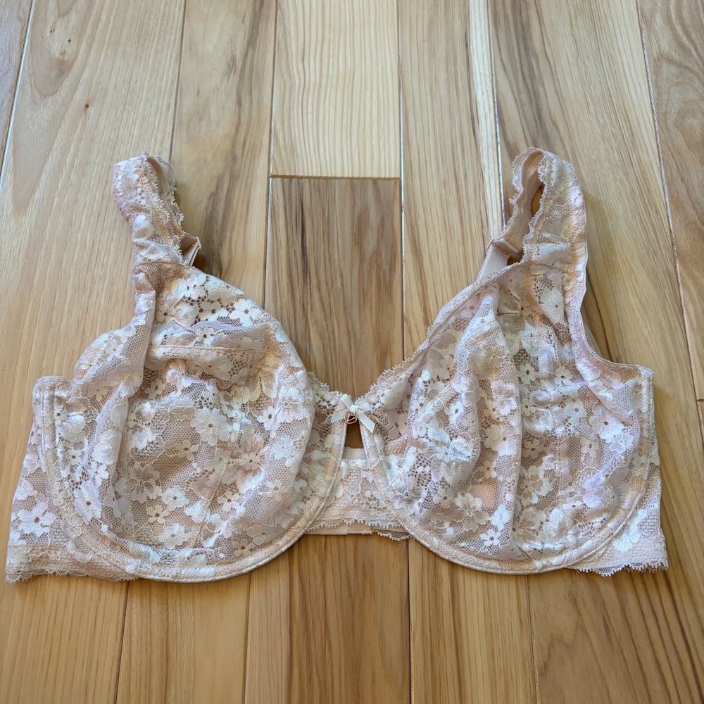 Victoria’s Secret Body by Victoria Lace Unlined Demi Bra